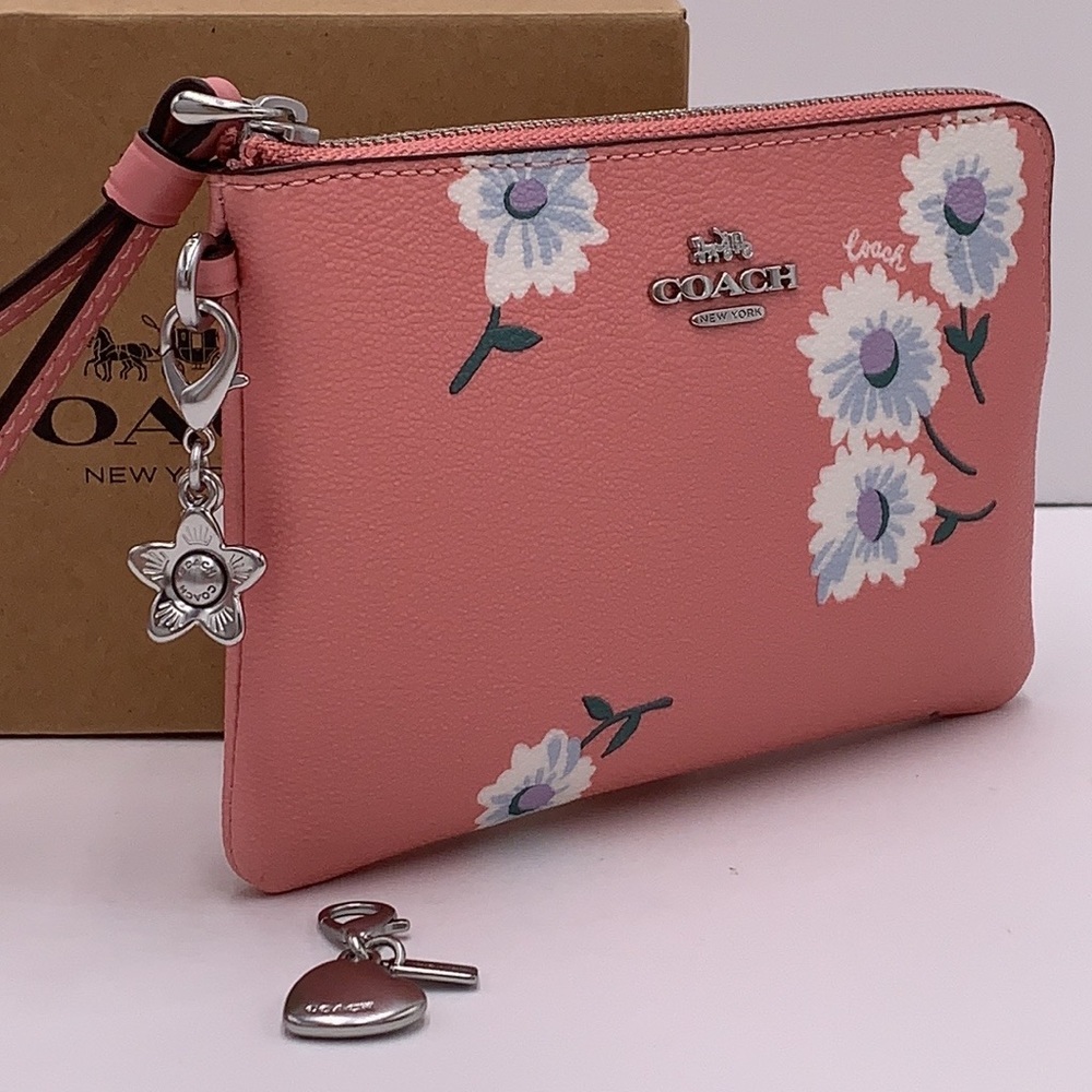 COACH Boxed Corner Zip Wristlet With Daisy Print COLOR:
Silver/Bubblegum… - Picture 11 of 16